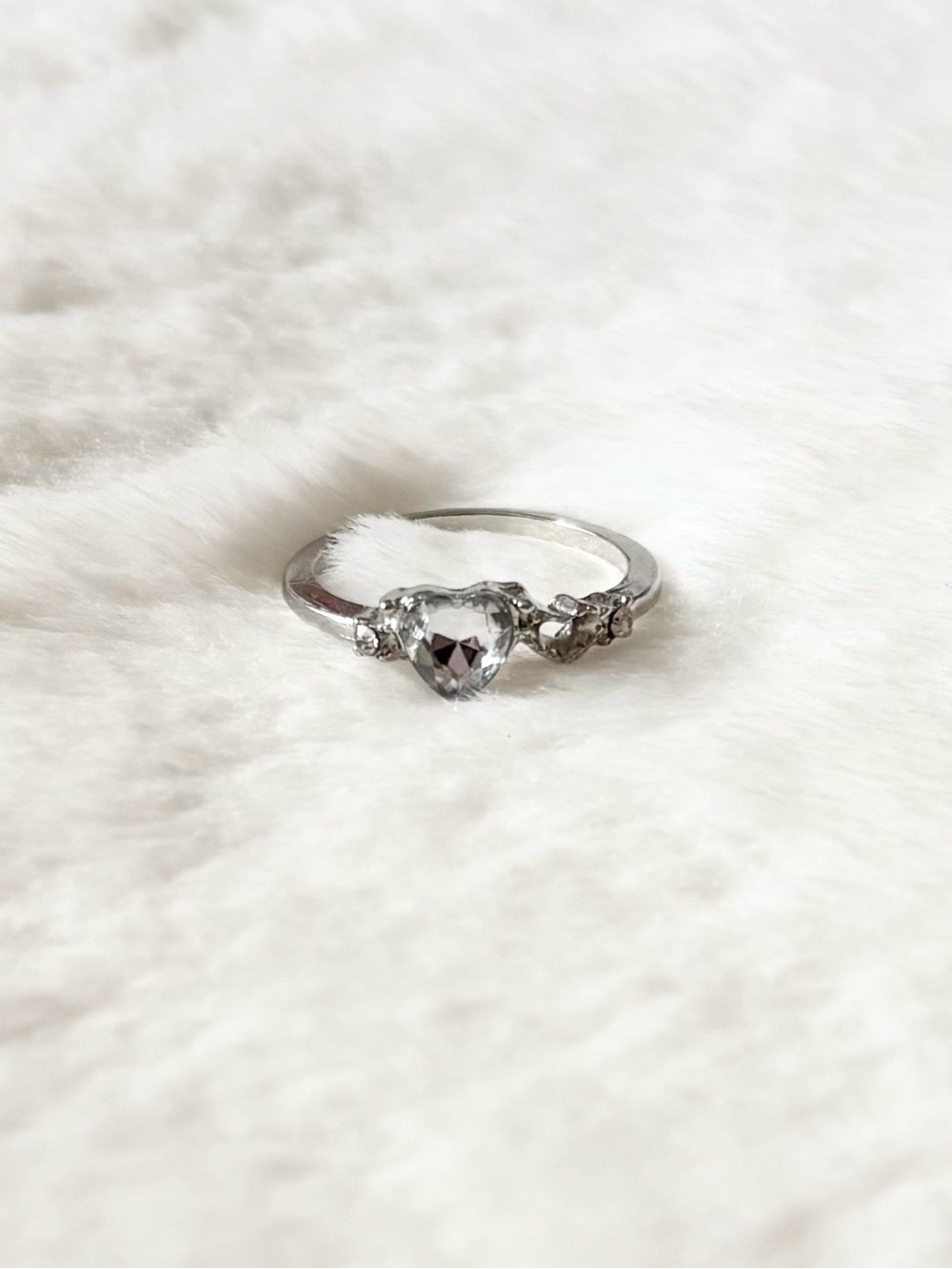 5/$15 🩷 MUST BUNDLE Silver Heart Crystal Accent Ring - Elegant Women's Jewelry